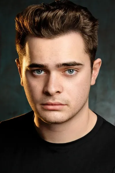 Gabriel Warburton photo