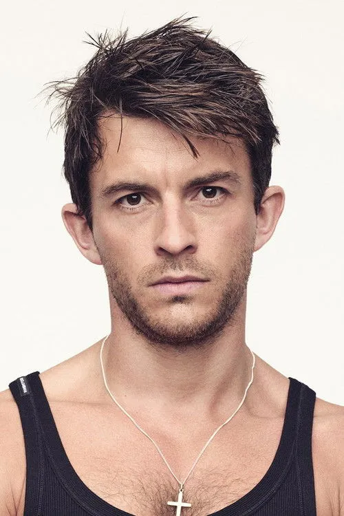 Jonathan Bailey photo