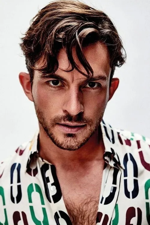 Jonathan Bailey photo