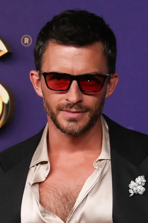 Jonathan Bailey photo