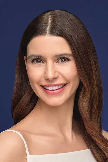Beren Saat photo