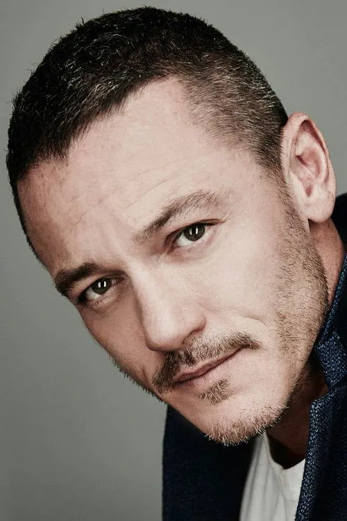 Luke Evans photo