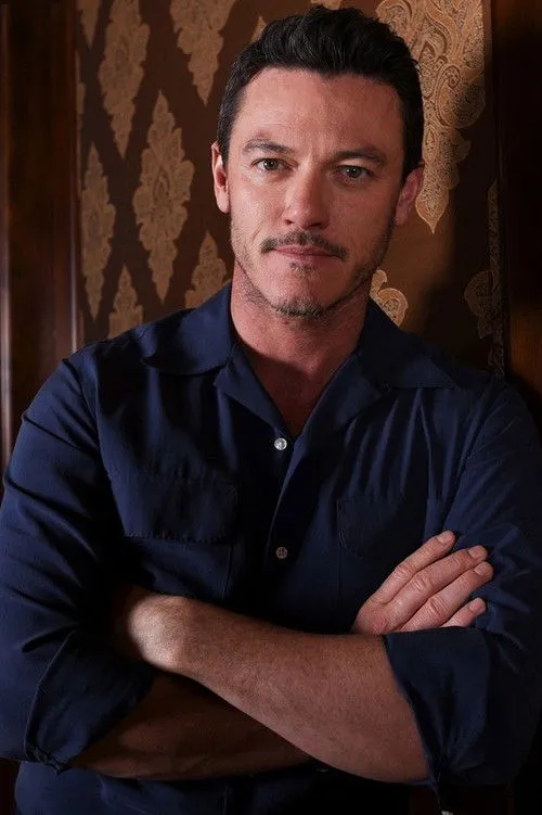 Luke Evans photo