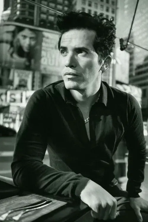 John Leguizamo photo
