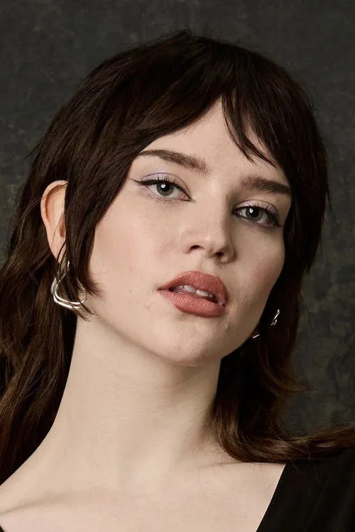 Sophie Thatcher photo