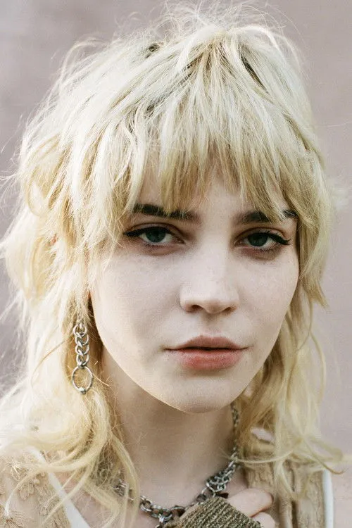 Sophie Thatcher photo