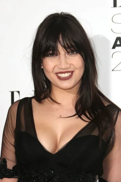 Daisy Lowe photo