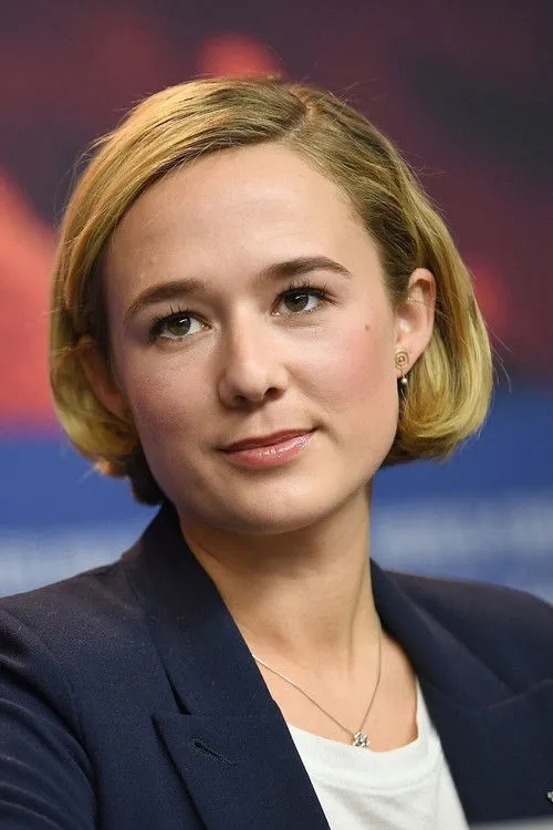 Alba August photo