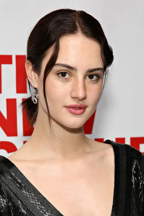 Grace Van Patten photo