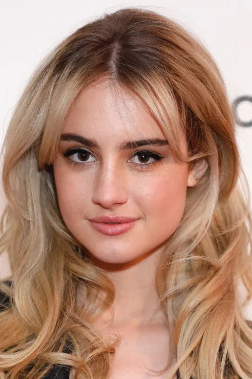 Grace Van Patten photo
