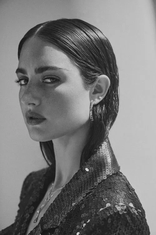 Grace Van Patten photo