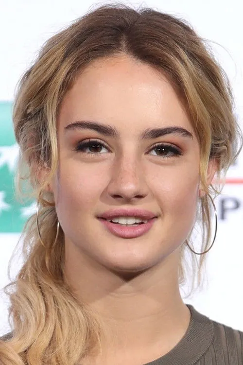 Grace Van Patten photo