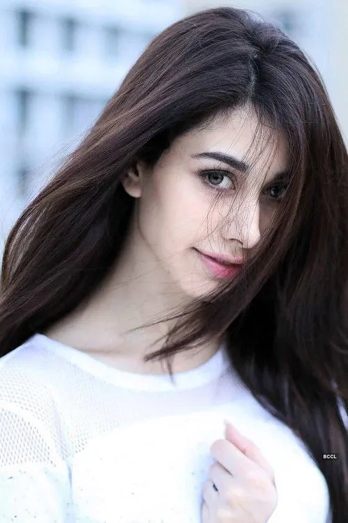 Hira Warina photo