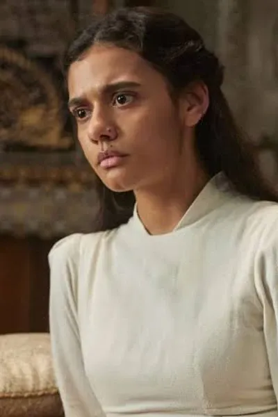 Madeleine Madden photo