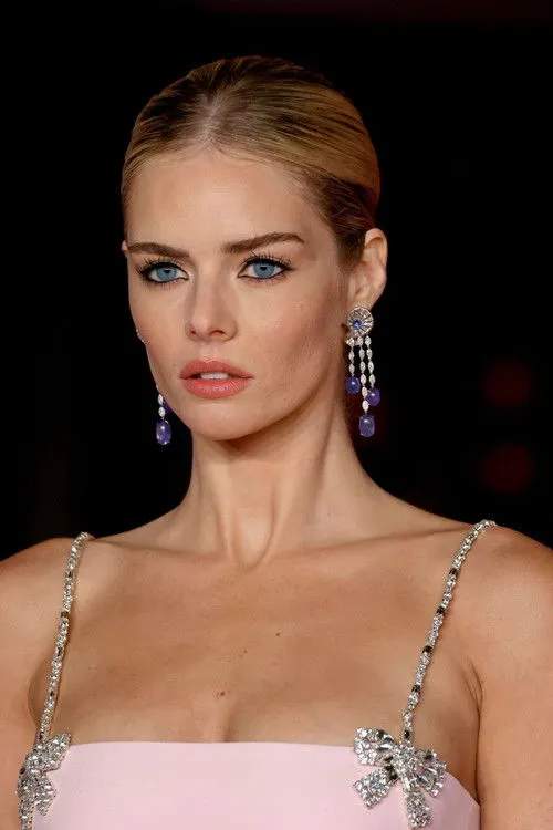 Samara Weaving photo