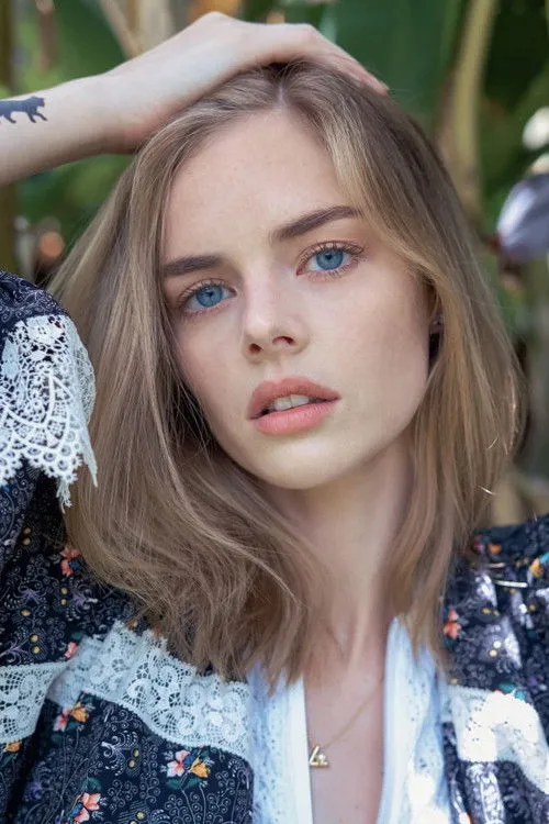 Samara Weaving photo