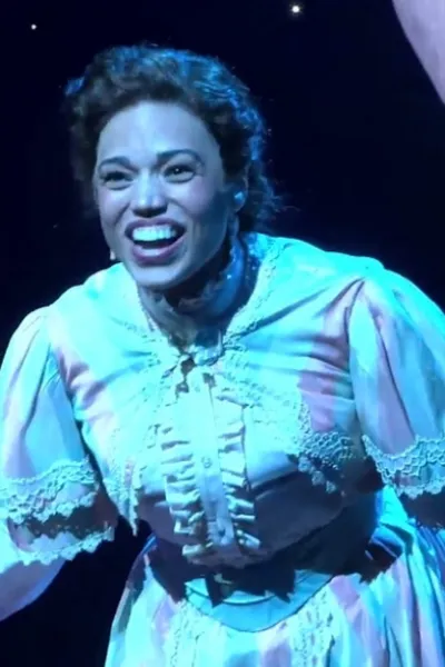 Ciara Renée photo