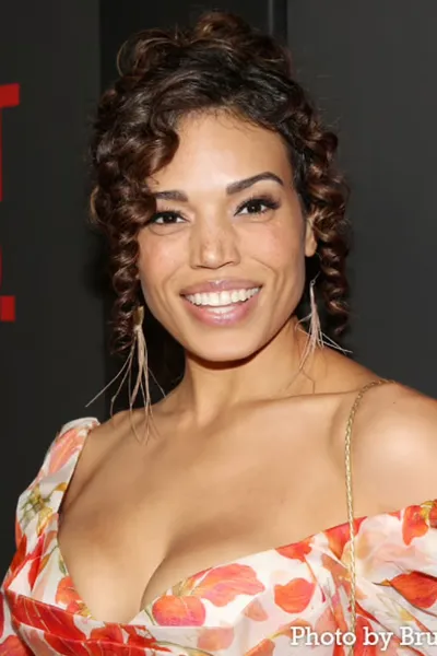 Ciara Renée photo