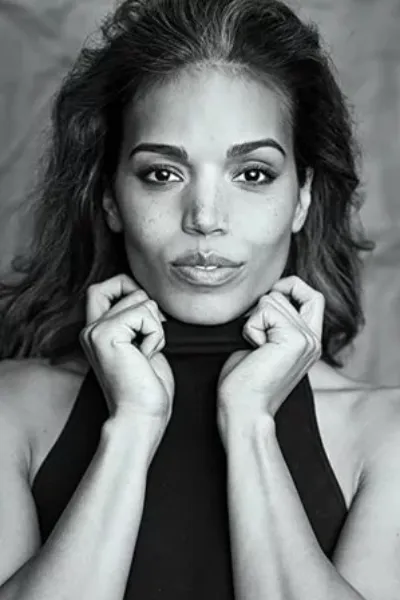 Ciara Renée photo