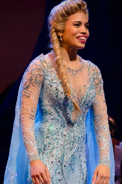Ciara Renée photo