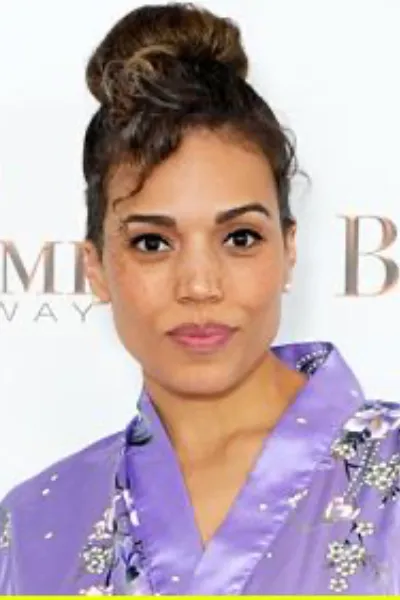 Ciara Renée photo