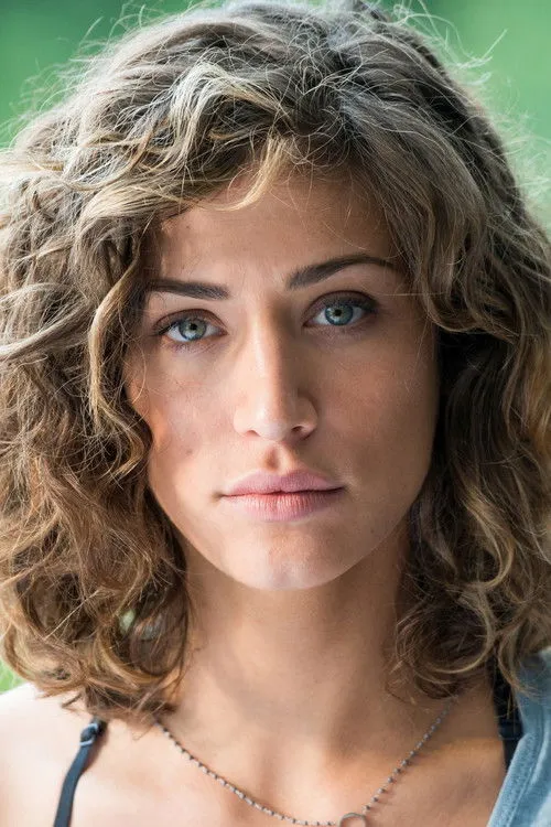 Manon Azem photo