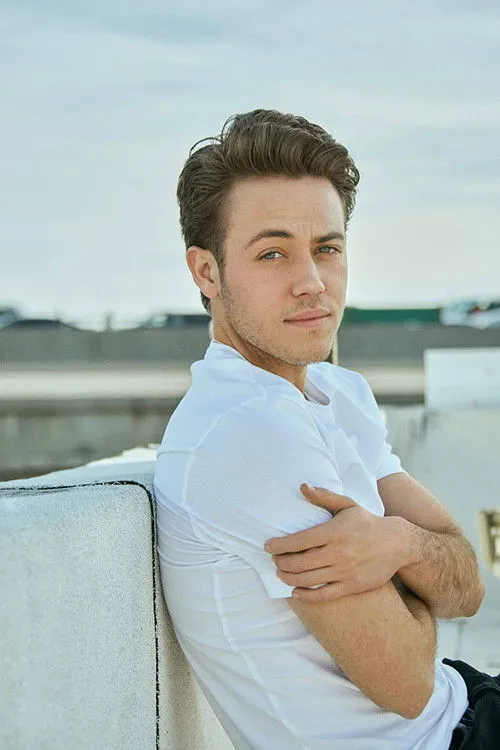 Ethan Cutkosky photo