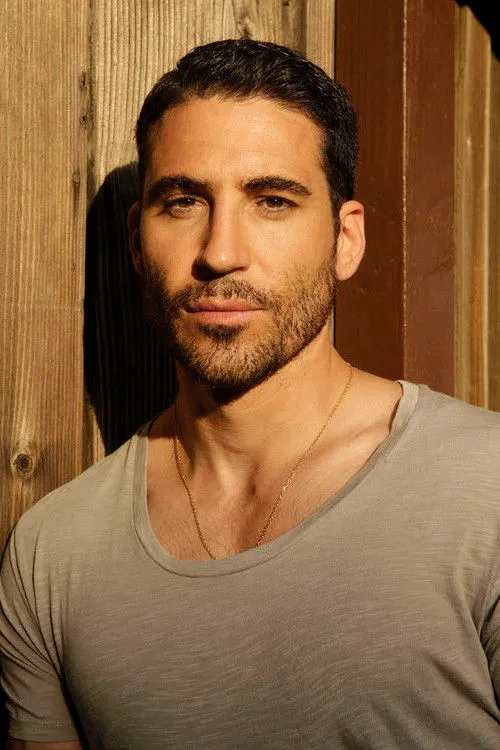 Miguel Ángel Silvestre photo