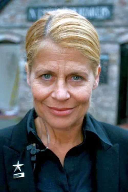 Linda Hamilton photo