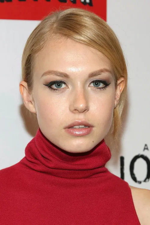 Penelope Mitchell photo