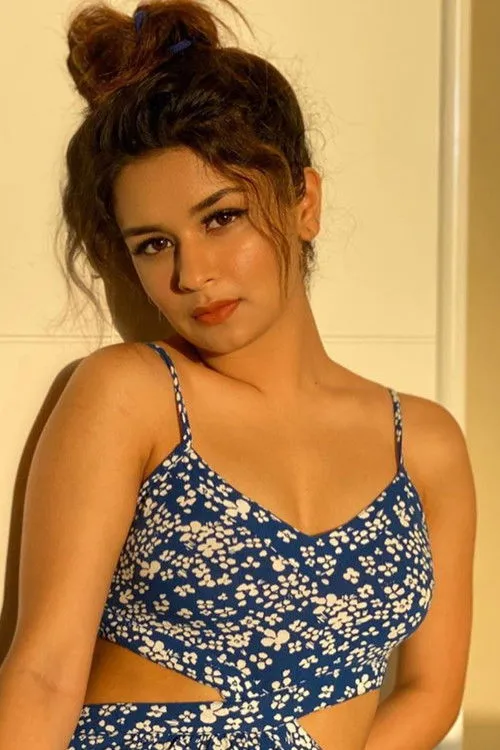 Avneet Kaur photo