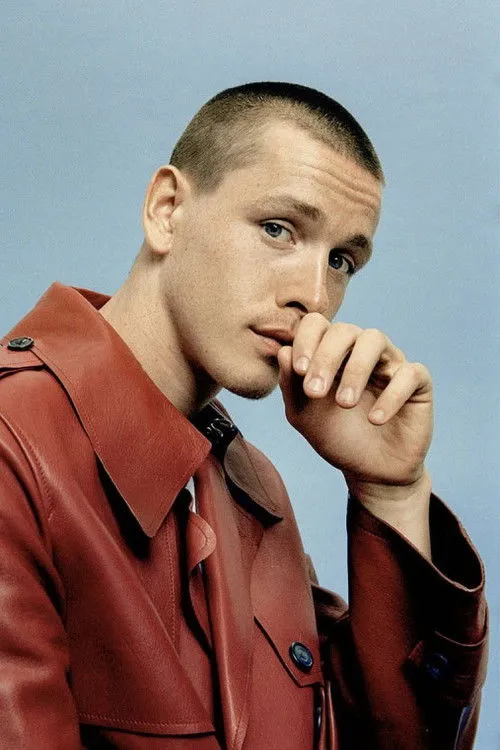 Harris Dickinson photo