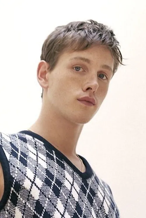 Harris Dickinson photo
