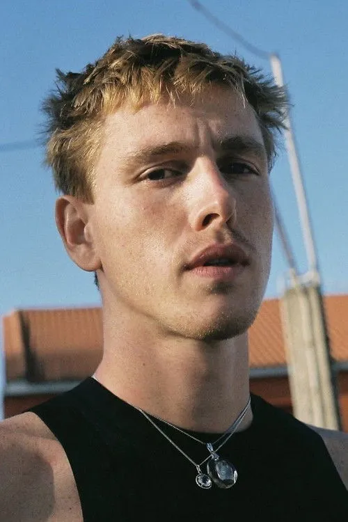 Harris Dickinson photo