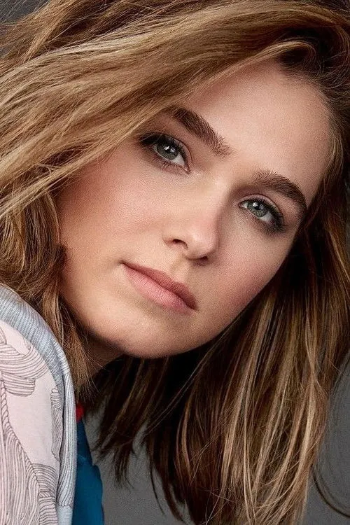 Haley Lu Richardson photo