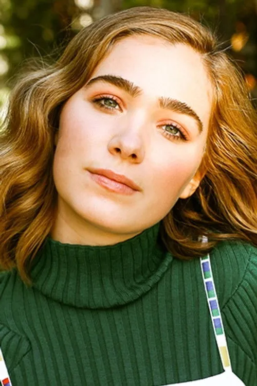 Haley Lu Richardson photo