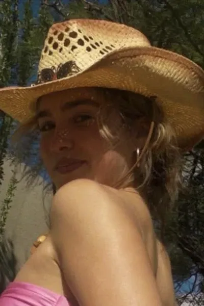 Haley Lu Richardson photo
