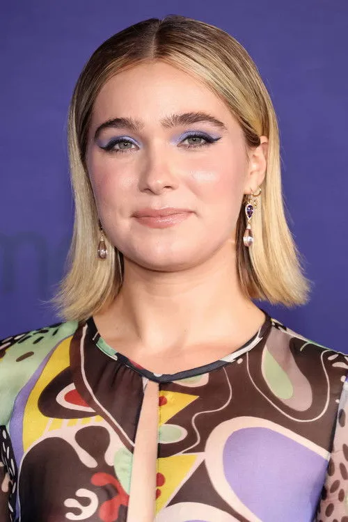 Haley Lu Richardson photo