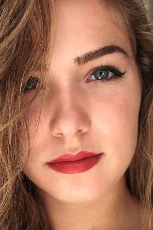 Haley Lu Richardson photo