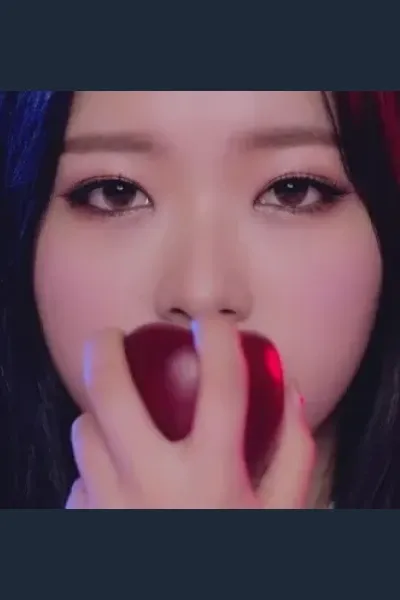 Son Hyeju (Olivia Hye) photo