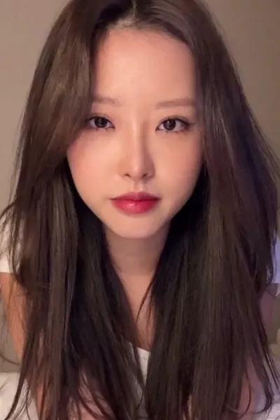 Son Hyeju (Olivia Hye) photo