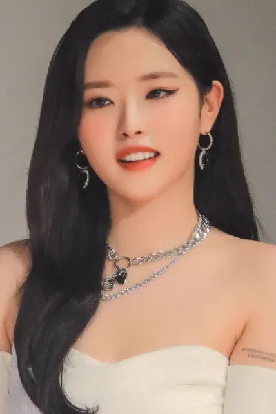 Son Hyeju (Olivia Hye) photo