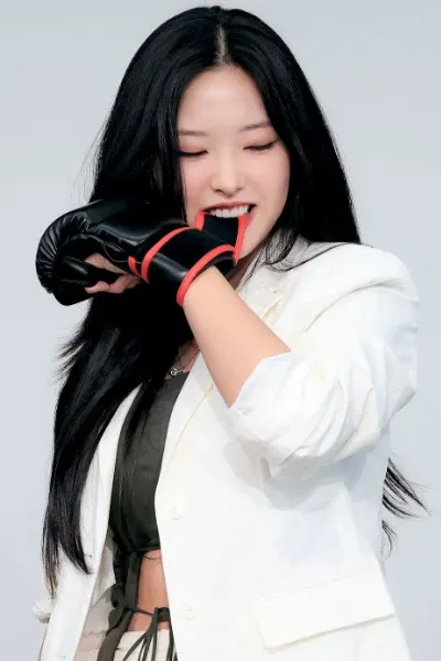Son Hyeju (Olivia Hye) photo