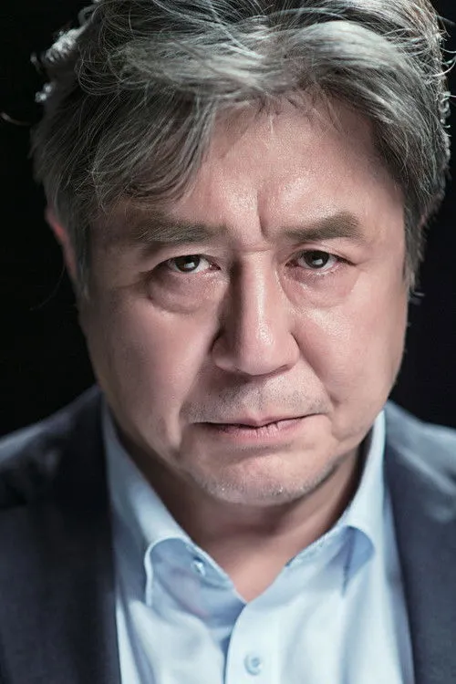 Choi Min-sik photo