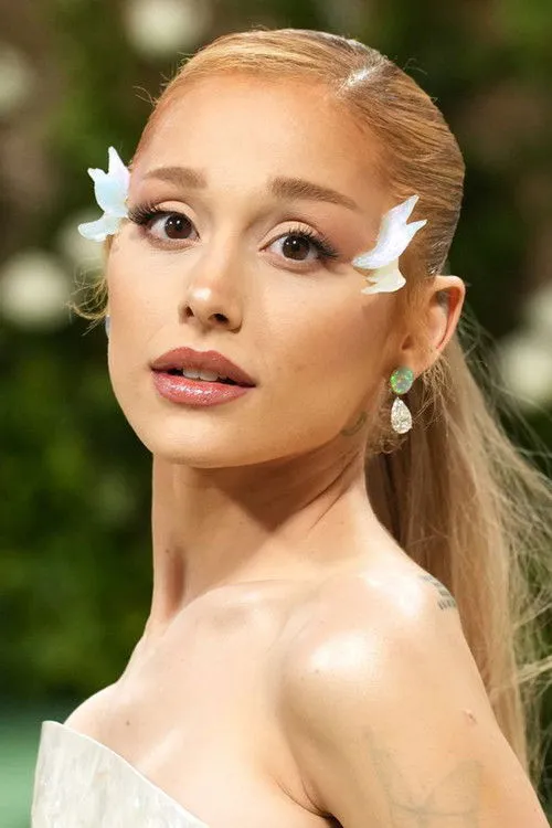 Ariana Grande photo