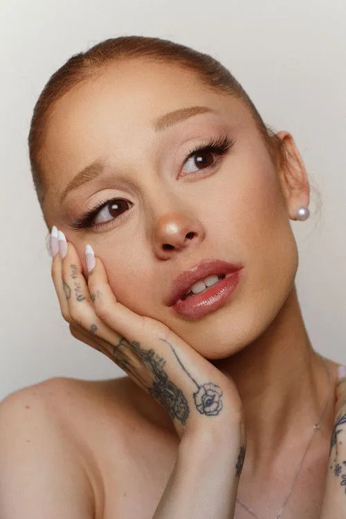 Ariana Grande photo
