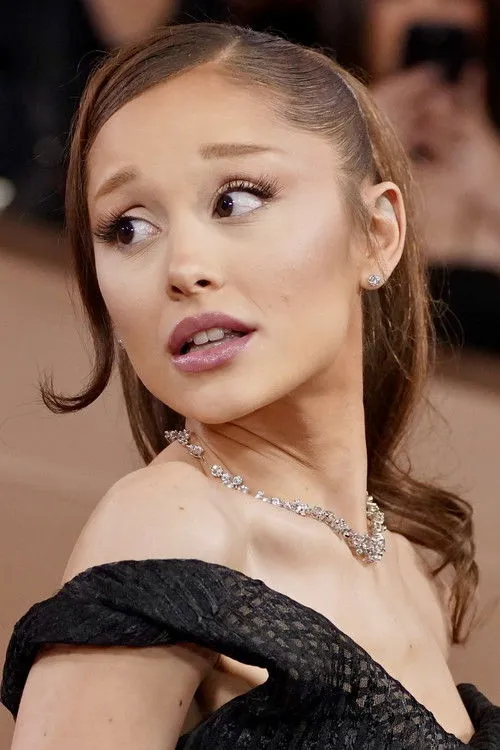 Ariana Grande photo