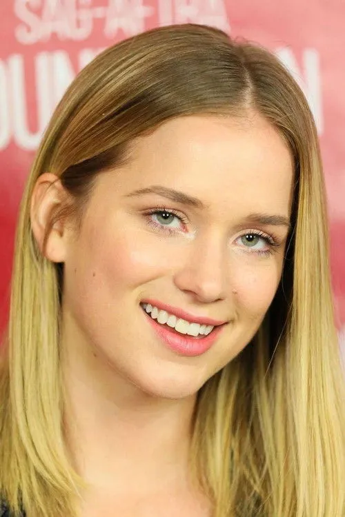 Elizabeth Lail photo