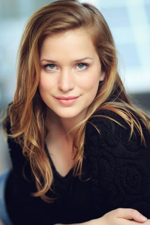 Elizabeth Lail photo