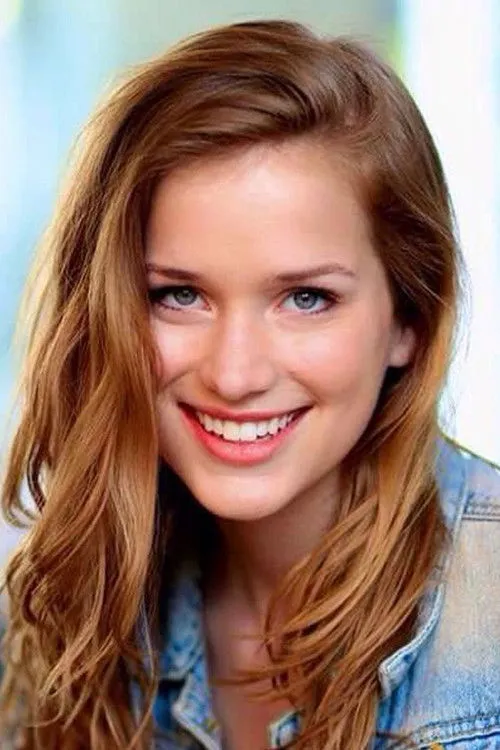 Elizabeth Lail photo